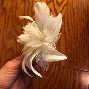 🎉HP 🥂Ivory feather fascinator